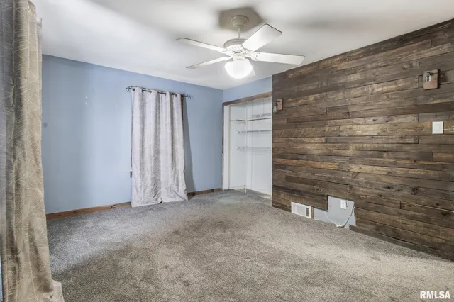 $129,900 | 109 Knox Road 800 North, Galesburg, IL 61401