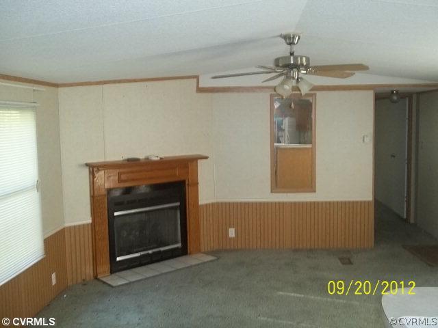 517 Syringa Road Topping, VA 23169 - Photo 4 of 4 Living Room