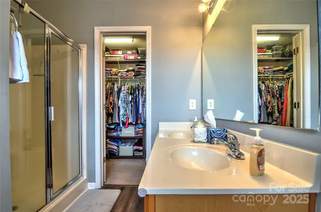 a en suite bathroom with a sink and a large mirror