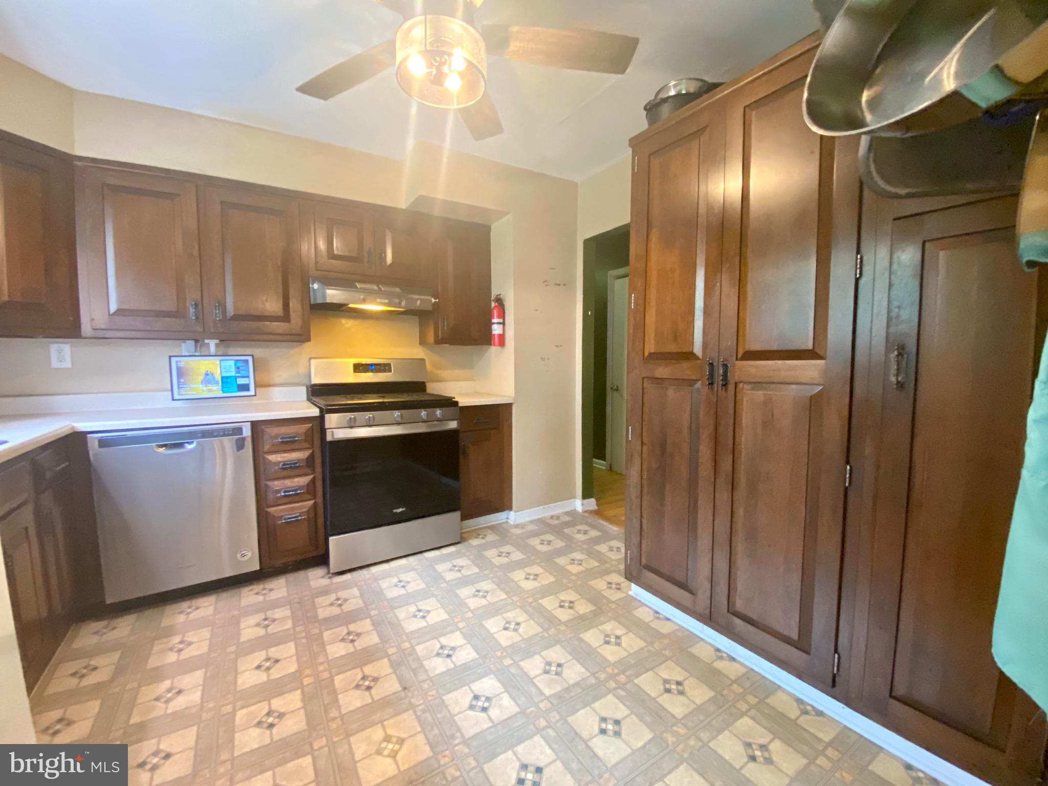 8 Fort Donelson Road Pennsville, NJ 08070 - Photo 10 of 18