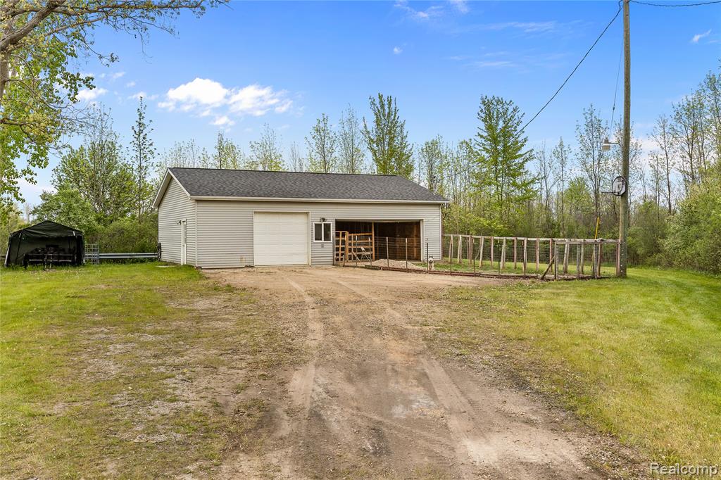15756 Lewis Road Capac, MI 48014 - Photo 6 of 37