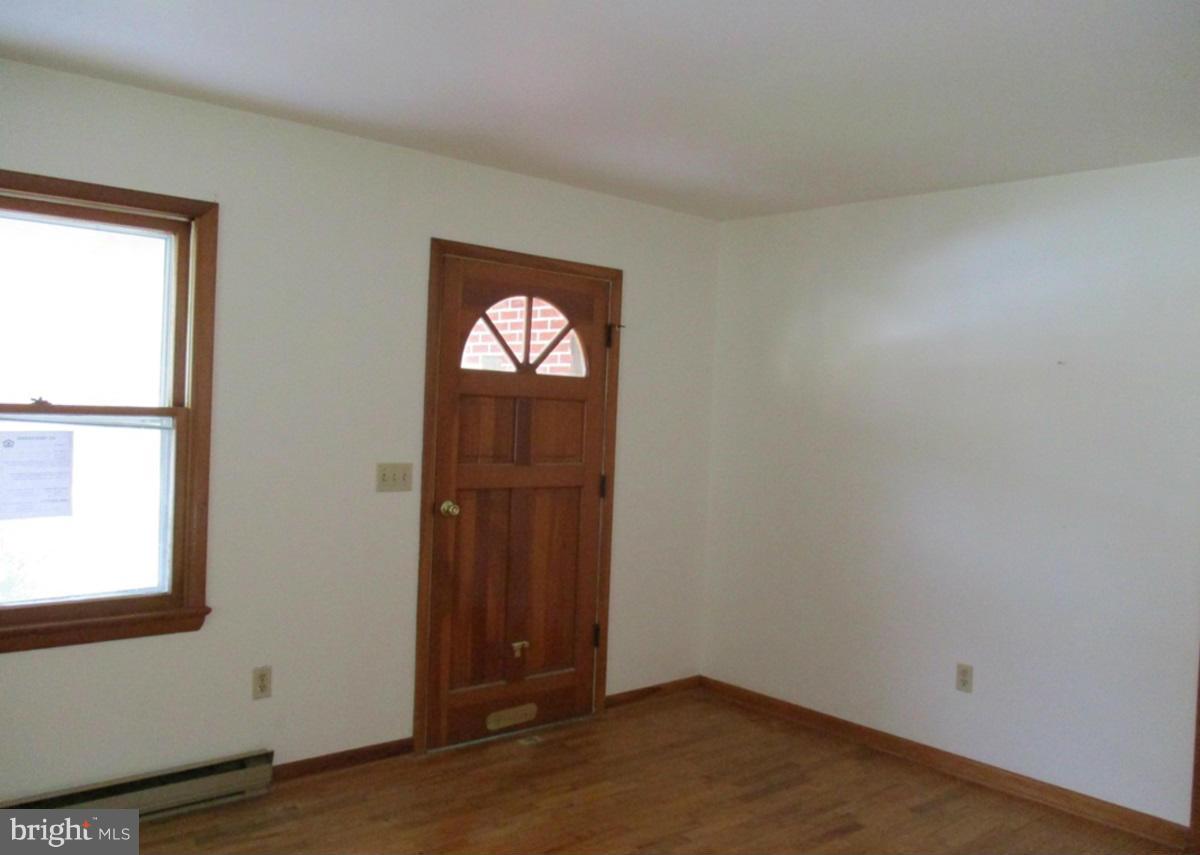 207 Baltimore Road Stevensville, MD 21666 - Photo 3 of 15 Living Room