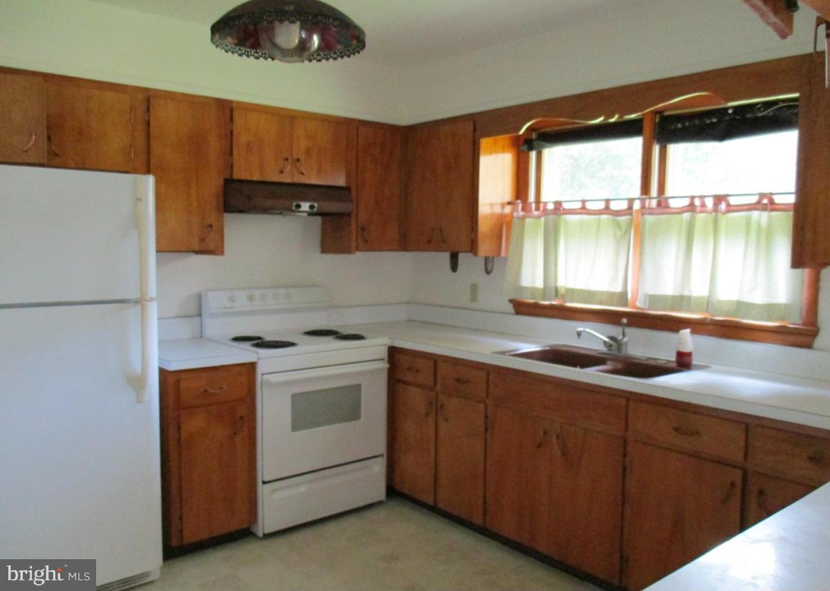 207 Baltimore Road Stevensville, MD 21666 - Photo 6 of 15 Kitchen