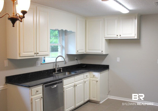 1001 Oak Ridge Road West Mobile, AL 36609 - Photo 9 of 24