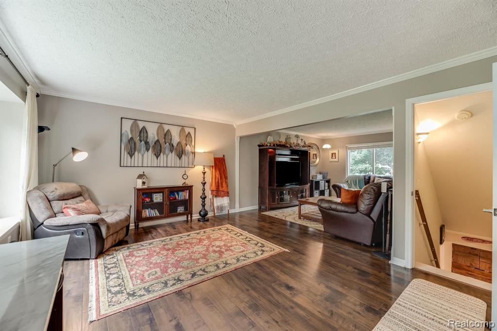 1689 Morningside Lane Rochester Hills, MI 48307 - Photo 4 of 33