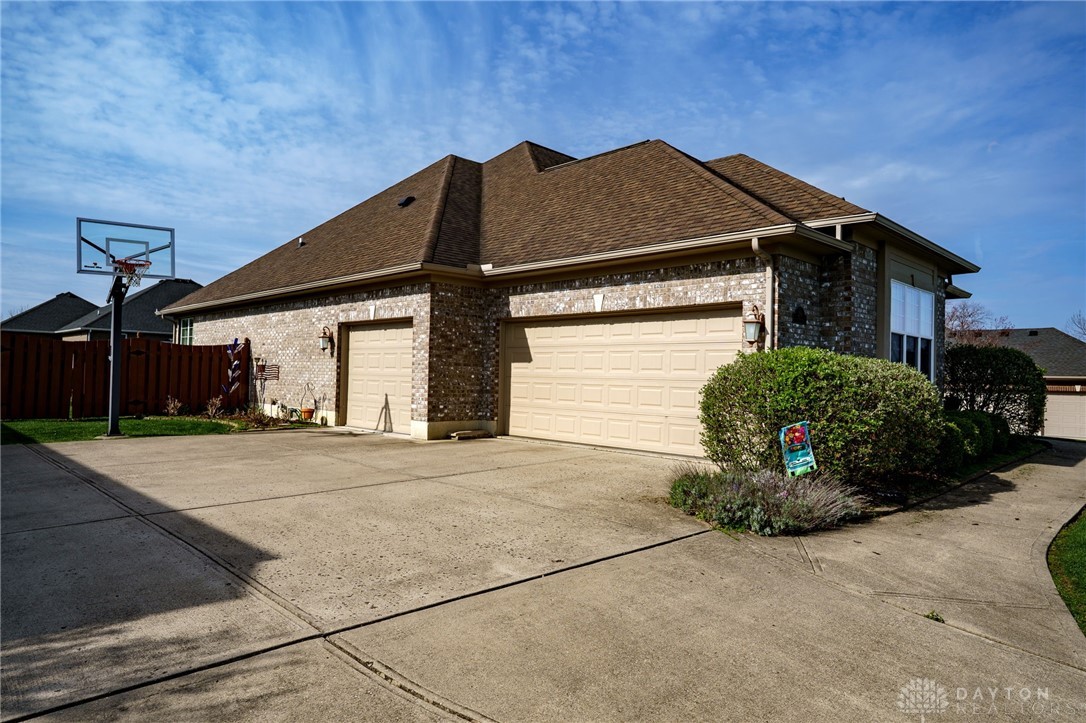 269 Crown Point Drive Dayton, OH 45458 - Photo 3 of 41 Gallery Image 3