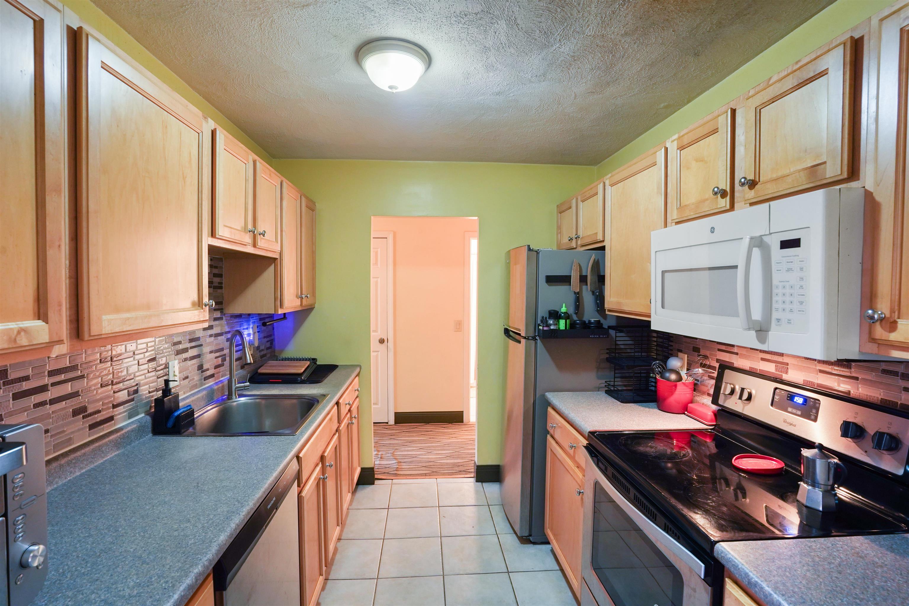 11 Strawberry Bank Road, Unit 17 Nashua, NH 03062 - Photo 7 of 22