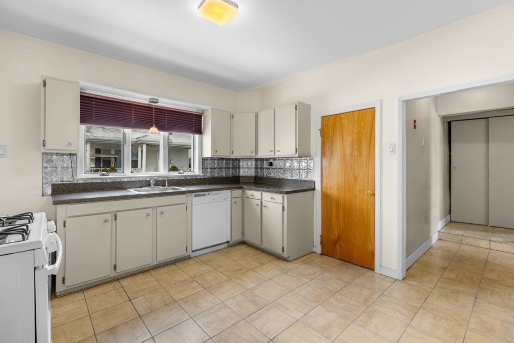 64 Maple Street Belmont, MA 02478 - Photo 12 of 22