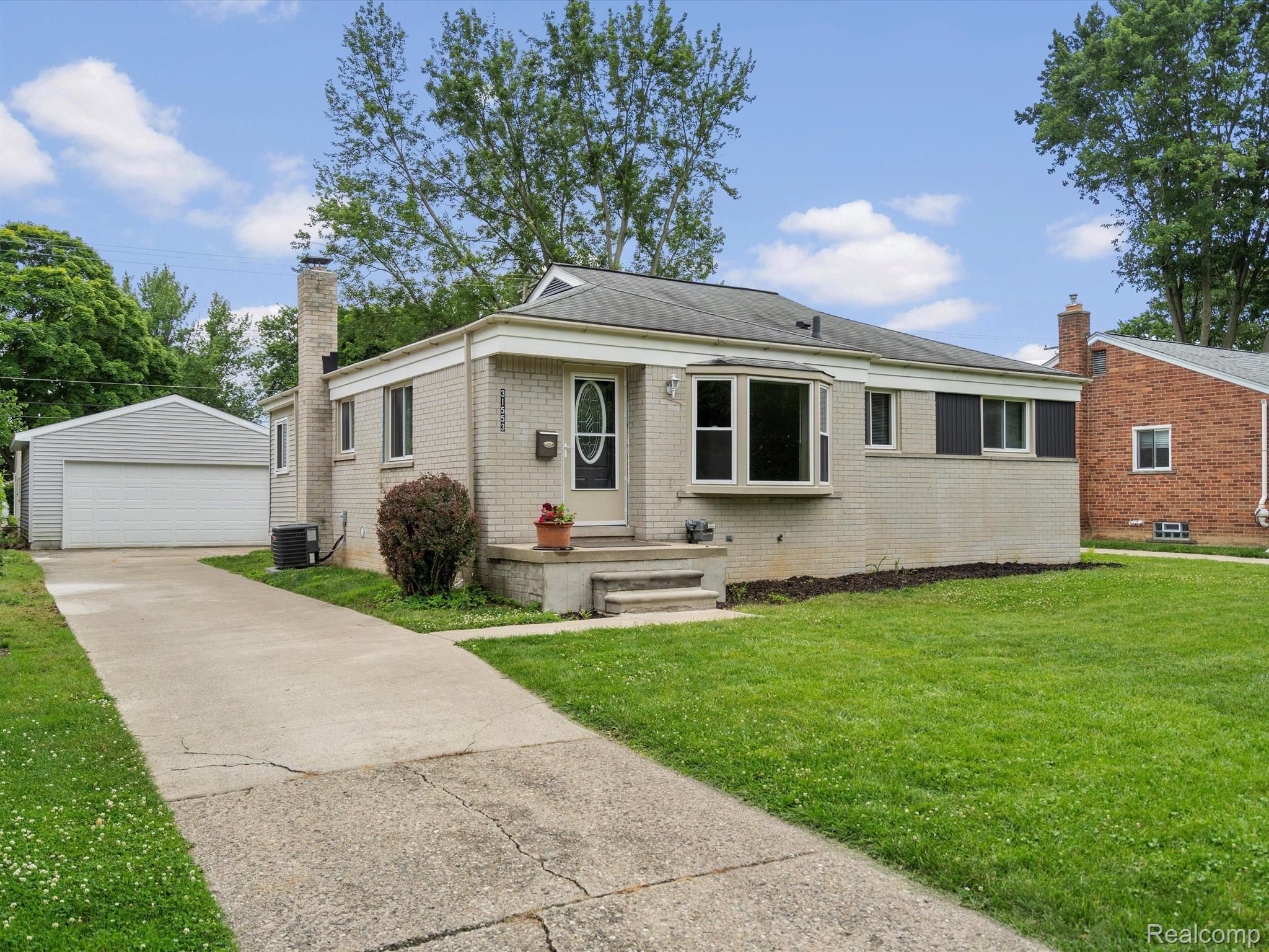 31553 Marblehead Road Farmington, MI 48336 - Photo 2 of 32 Gallery Image 2