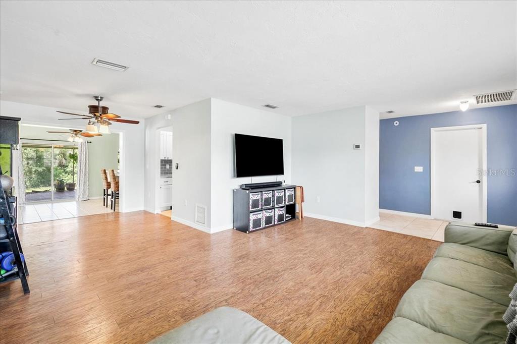 1302 Georgetowne Circle Sarasota, FL 34232 - Photo 6 of 28 a living room with a flat screen tv and a couch