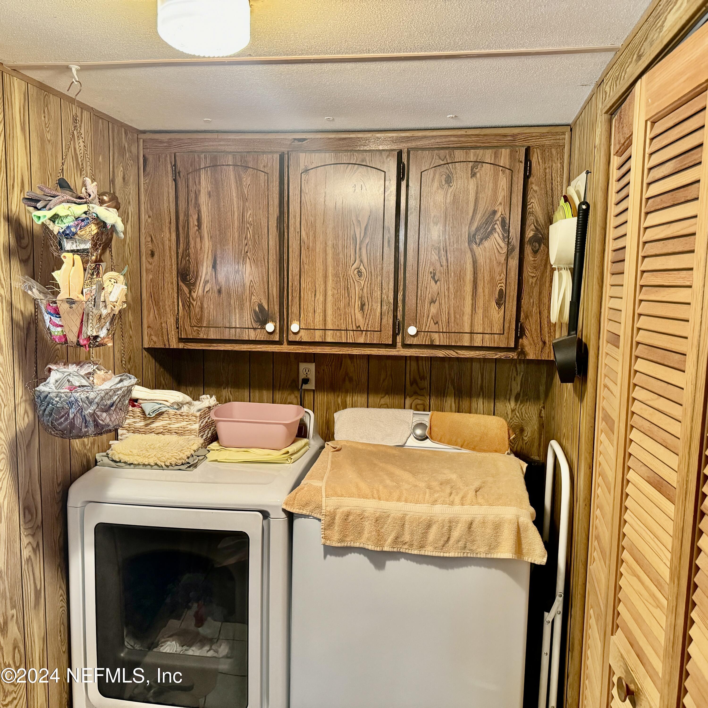 105 George Avenue Interlachen, FL 32148 - Photo 24 of 29 a utility room with a sink a washer and dryer