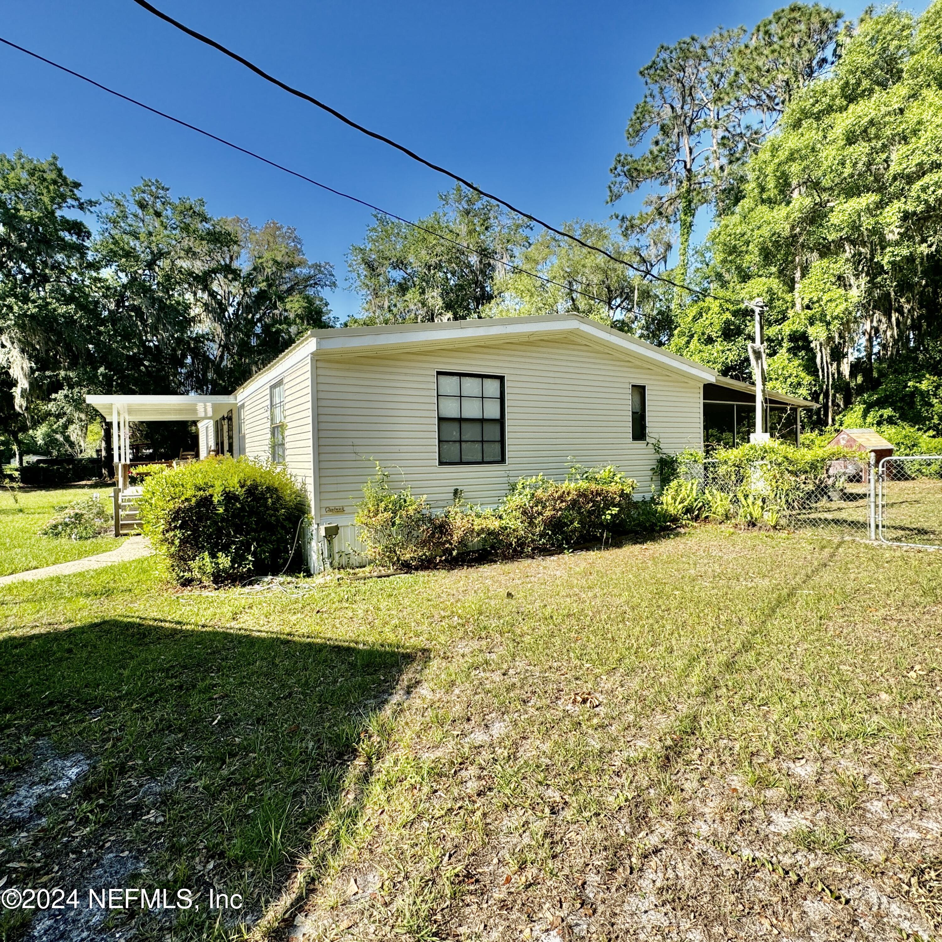105 George Avenue Interlachen, FL 32148 - Photo 5 of 29 a house view with a garden space