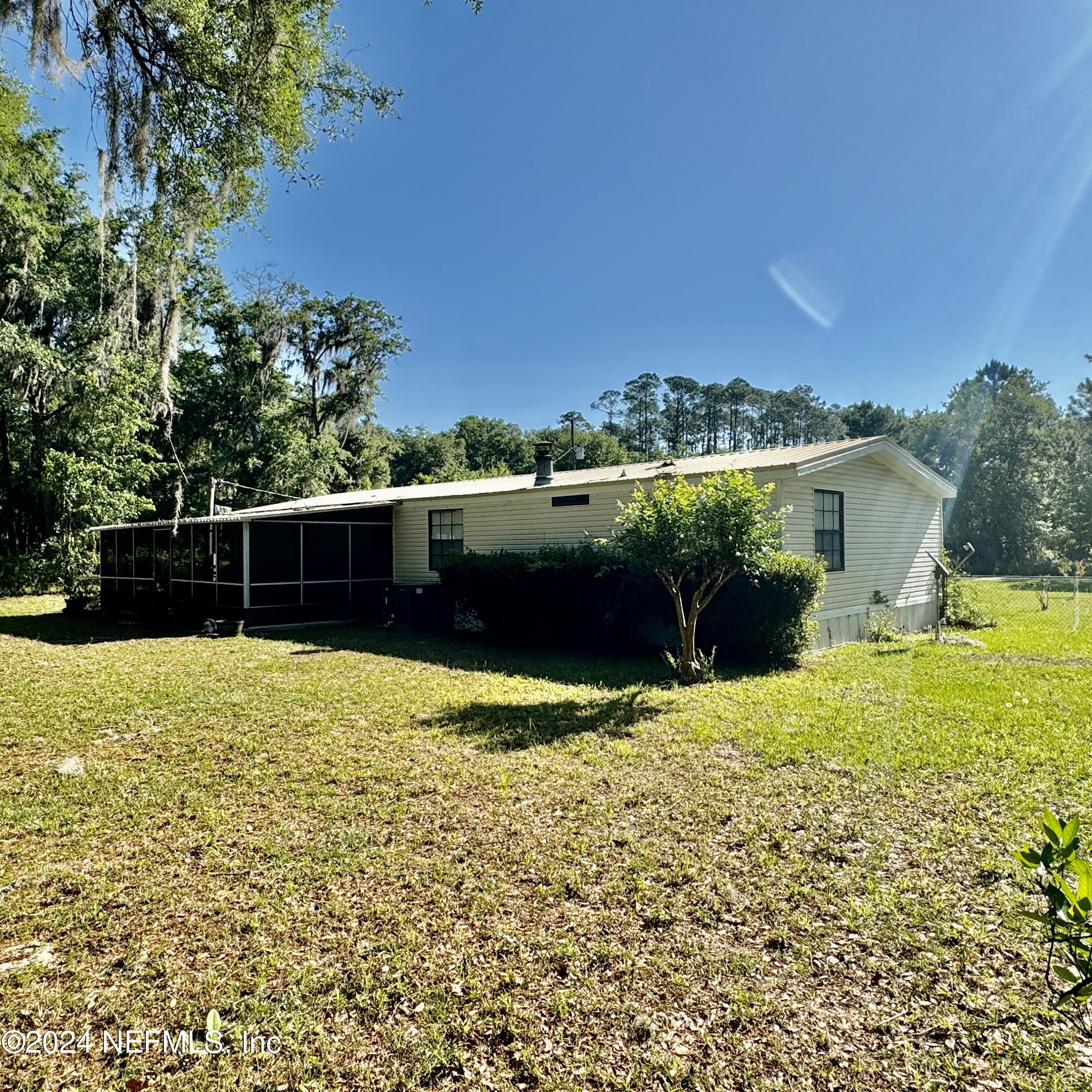 105 George Avenue Interlachen, FL 32148 - Photo 8 of 29 a view of a outdoor space