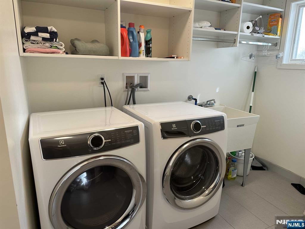 711 Camperdown Road Teaneck, NJ 07666 - Photo 10 of 12 a utility room with dryer and washer