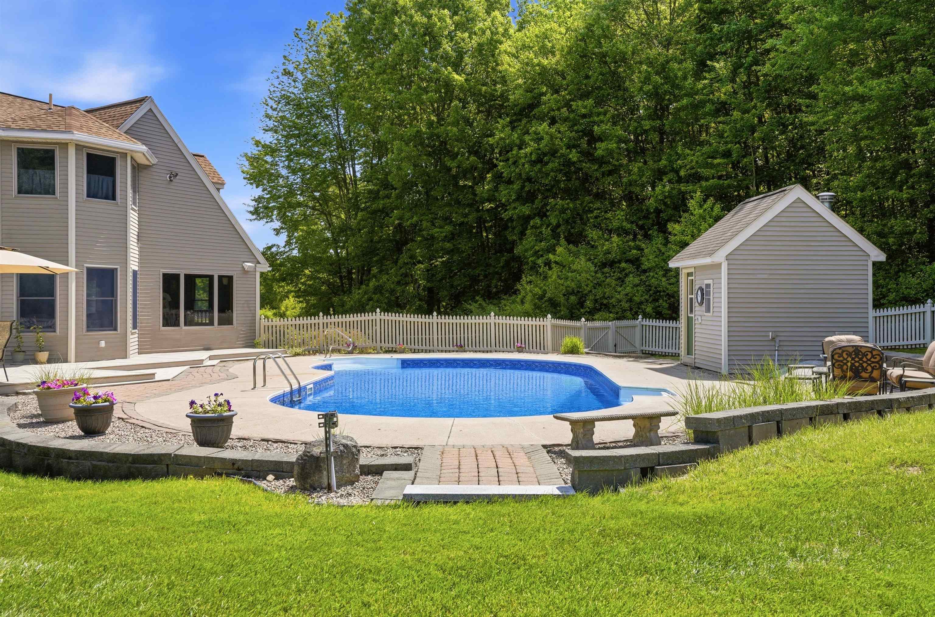 22 Clark Circle Pelham, NH 03076 - Photo 11 of 60