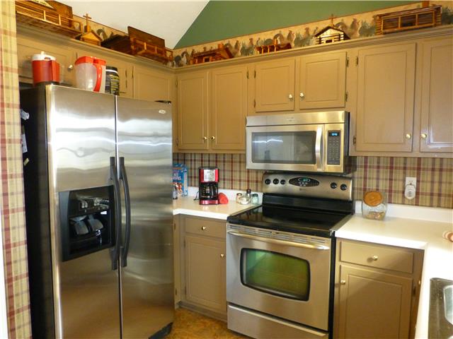 5501 Hunters Point Pike Lebanon, TN 37087 - Photo 8 of 14 Another view of the kitchen --- stainless steel refrig stays with home!