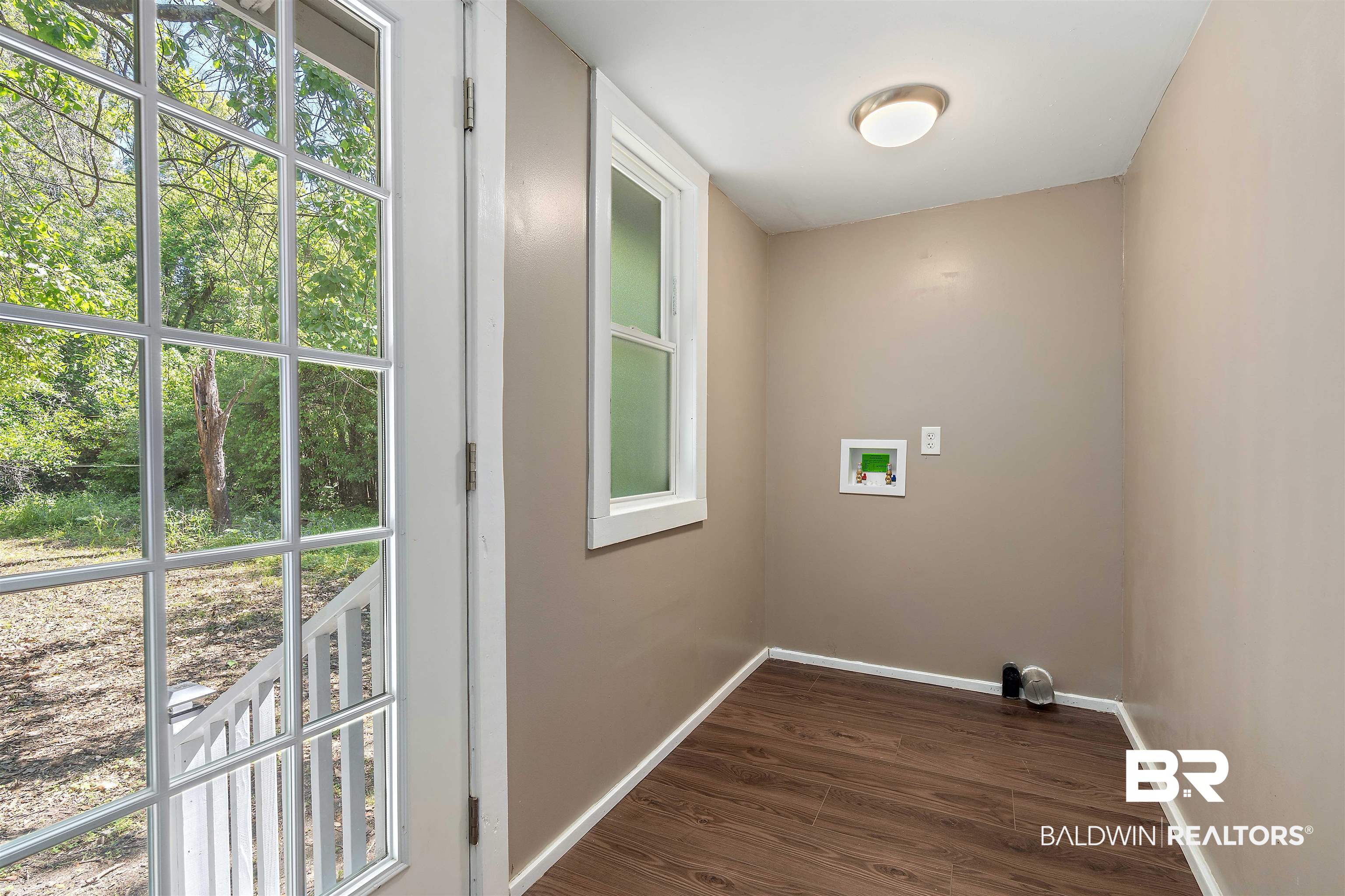 906 Texas Street Mobile, AL 36604 - Photo 23 of 25 Laundry