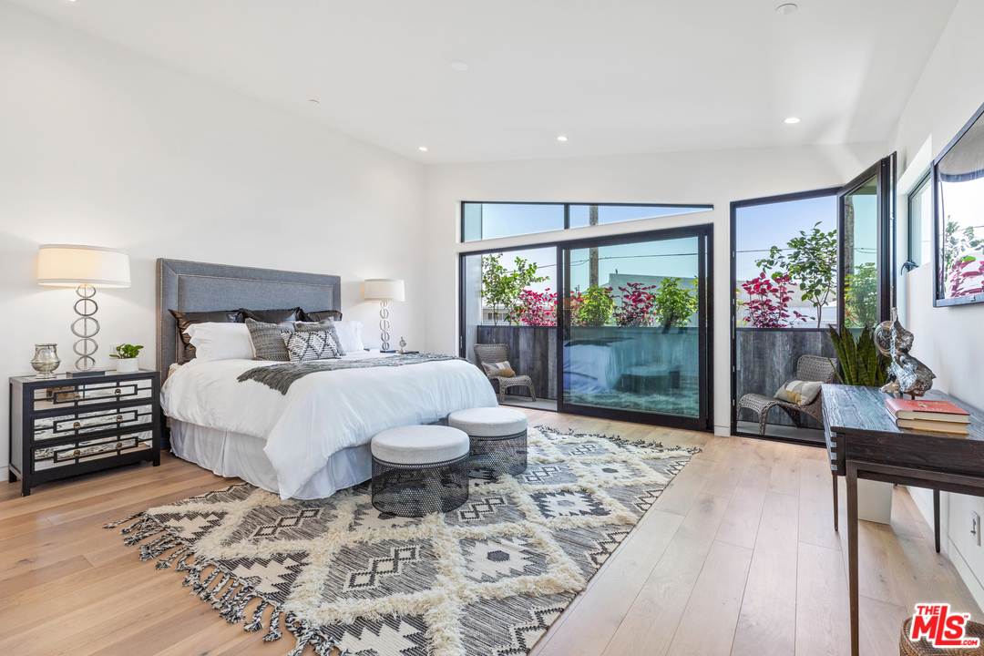 1620 Electric Avenue Venice, CA 90291 - Photo 11 of 24 a bed sitting in a spacious bedroom next to a window