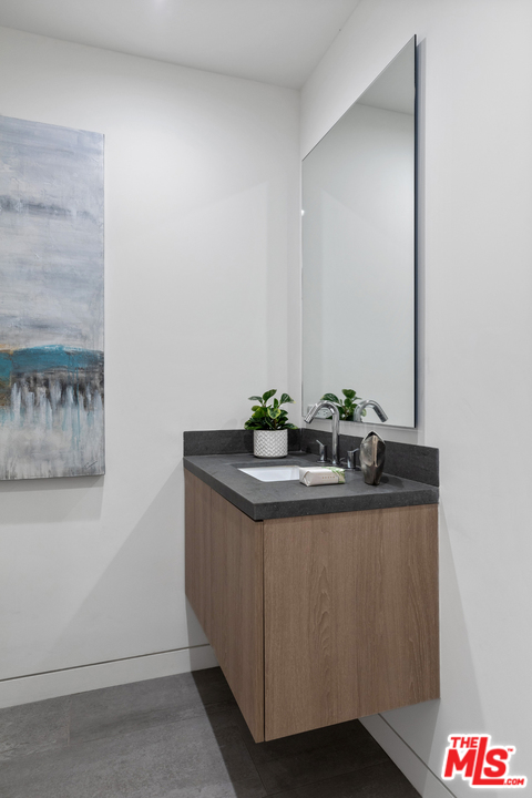 1620 Electric Avenue Venice, CA 90291 - Photo 21 of 24 a bathroom with a sink and a mirror