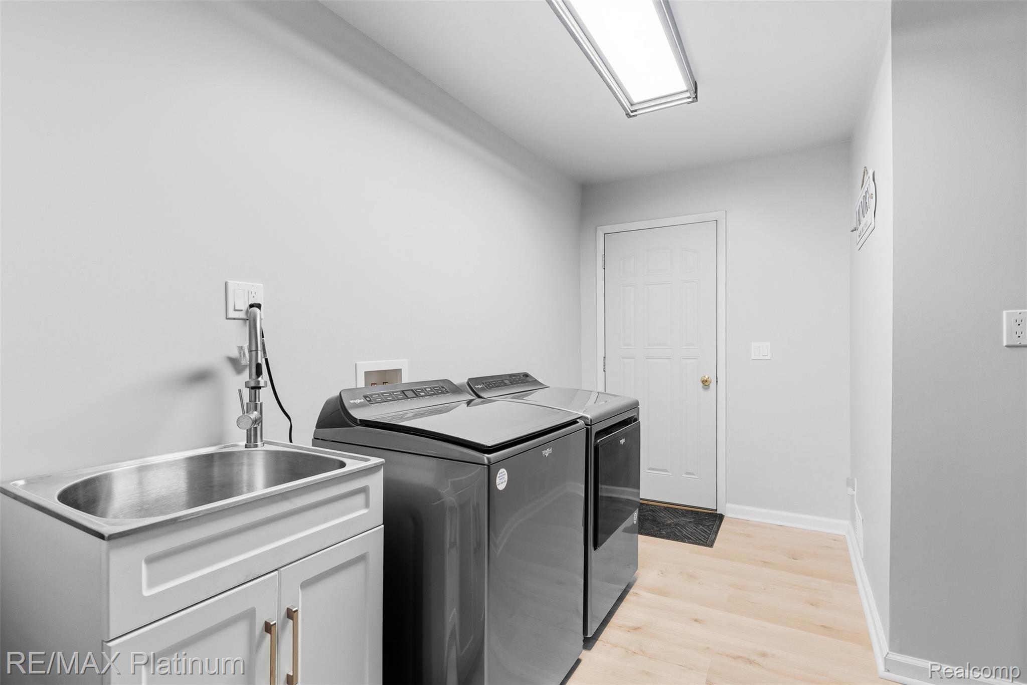 8370 West Rolston Road Linden, MI 48451 - Photo 18 of 36 Laundry room
