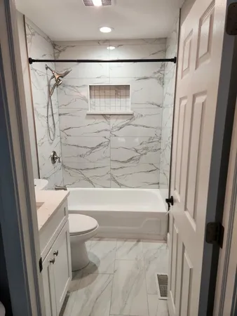 $2,500 | 1020 Brunswick Harbor, Unit 5001, Schaumburg, IL 60193