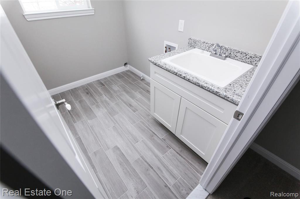 2466 Eastern Avenue Rochester Hills, MI 48307 - Photo 39 of 48
