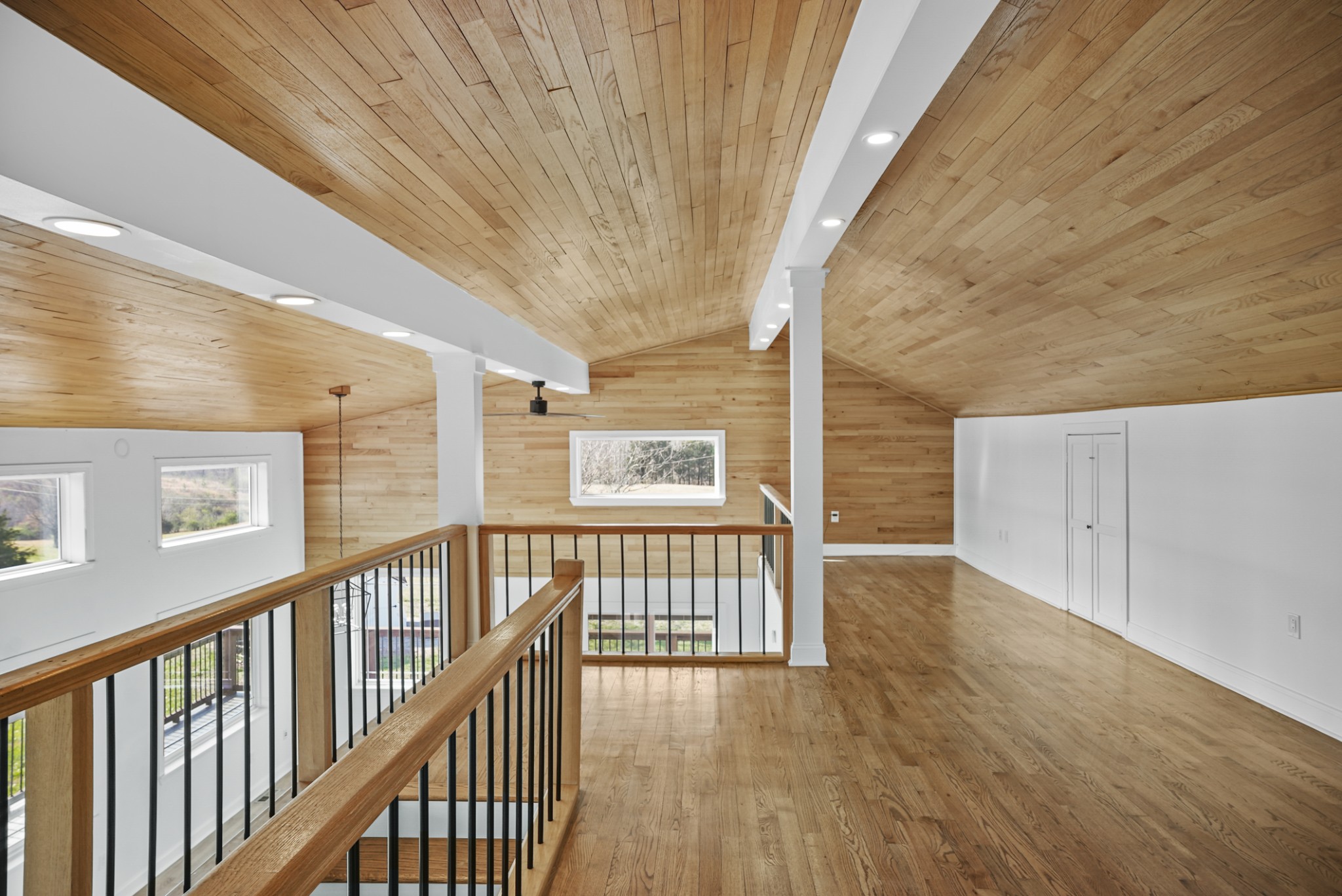 20 Zinker Road Lawrenceburg, TN 38464 - Photo 10 of 39 a view of a hallway with wooden floor