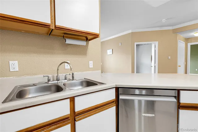 a close view of sink and tap