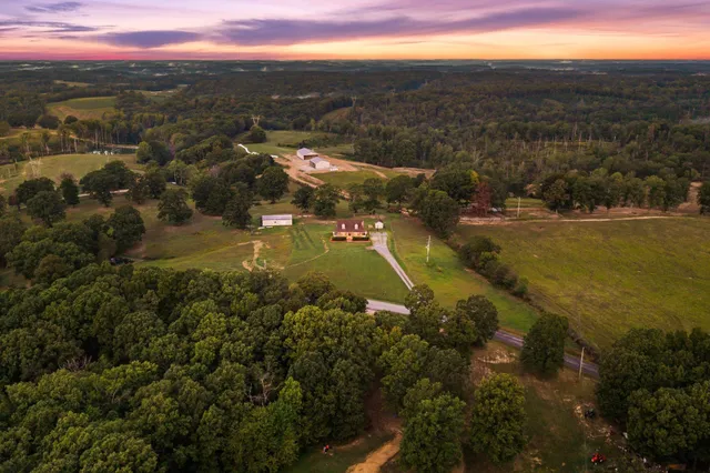 $599,900 | 8590 Poplar Grove Road, McEwen, TN 37101