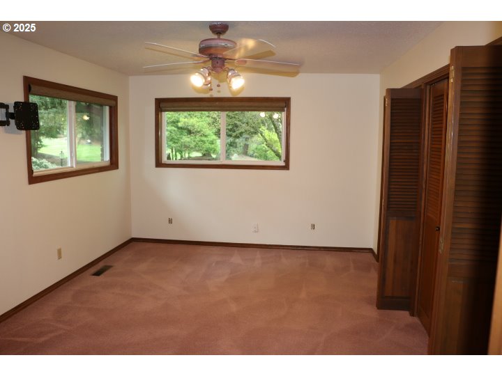 6503 Kinns Road Northeast Woodburn, OR 97071 - Photo 13 of 45 a view of an empty room with a window