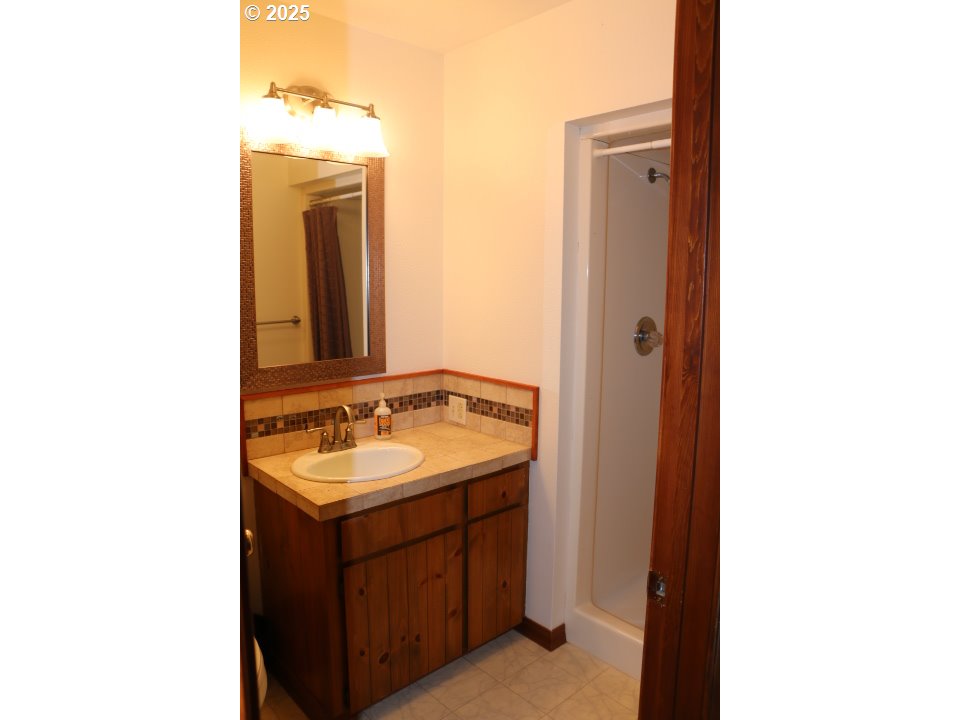 6503 Kinns Road Northeast Woodburn, OR 97071 - Photo 18 of 45 a bathroom with a sink and a mirror