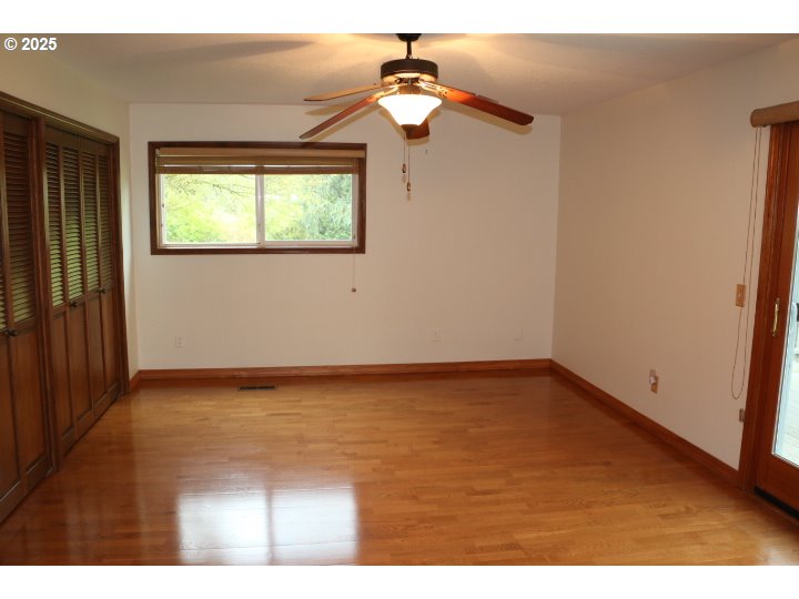 6503 Kinns Road Northeast Woodburn, OR 97071 - Photo 19 of 45 a view of an empty room with windows
