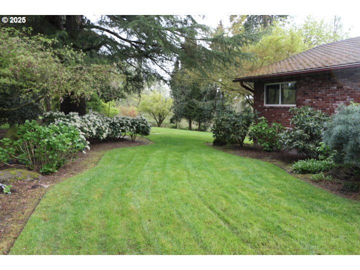 6503 Kinns Road Northeast Woodburn, OR 97071 - Photo 2 of 45 a view of a house with a garden