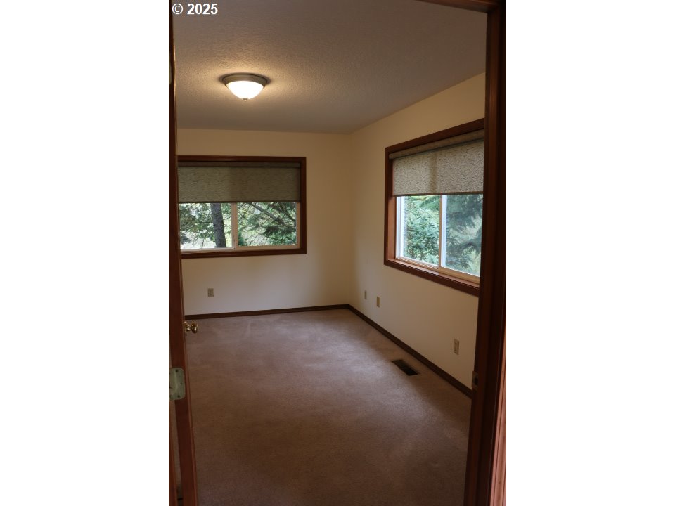 6503 Kinns Road Northeast Woodburn, OR 97071 - Photo 30 of 45 a view of a room that has a window