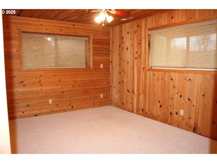 6503 Kinns Road Northeast Woodburn, OR 97071 - Photo 33 of 45 a view of an empty room