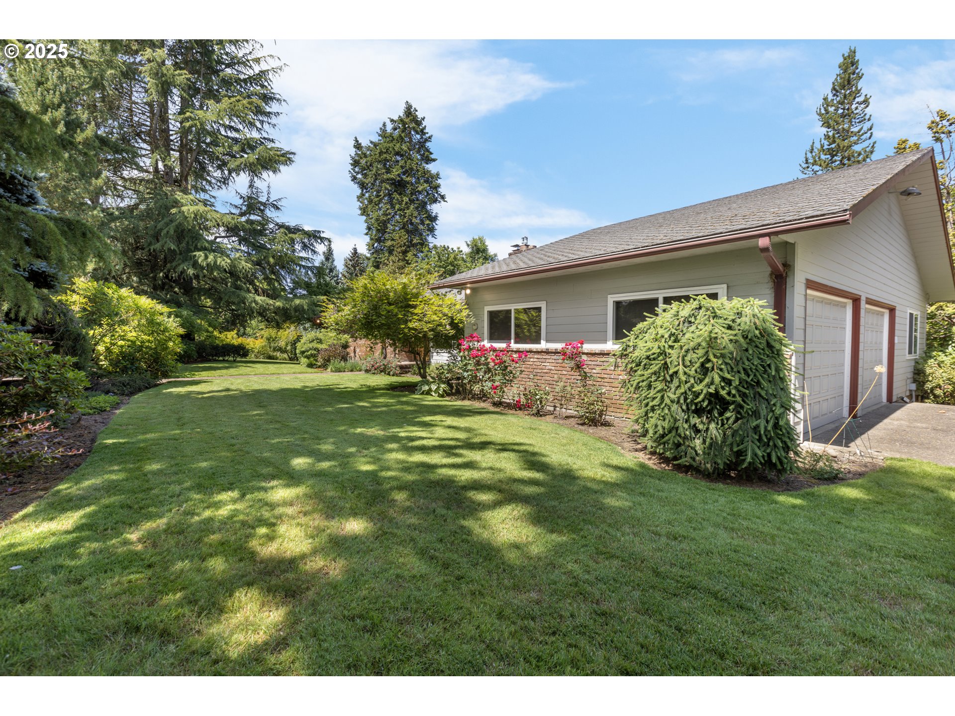6503 Kinns Road Northeast Woodburn, OR 97071 - Photo 45 of 45 a view of house with backyard