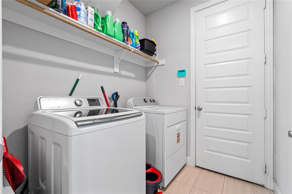 6017 Mango Drive Sanger, TX 76266 - Photo 24 of 34 Washer and Dryer included!