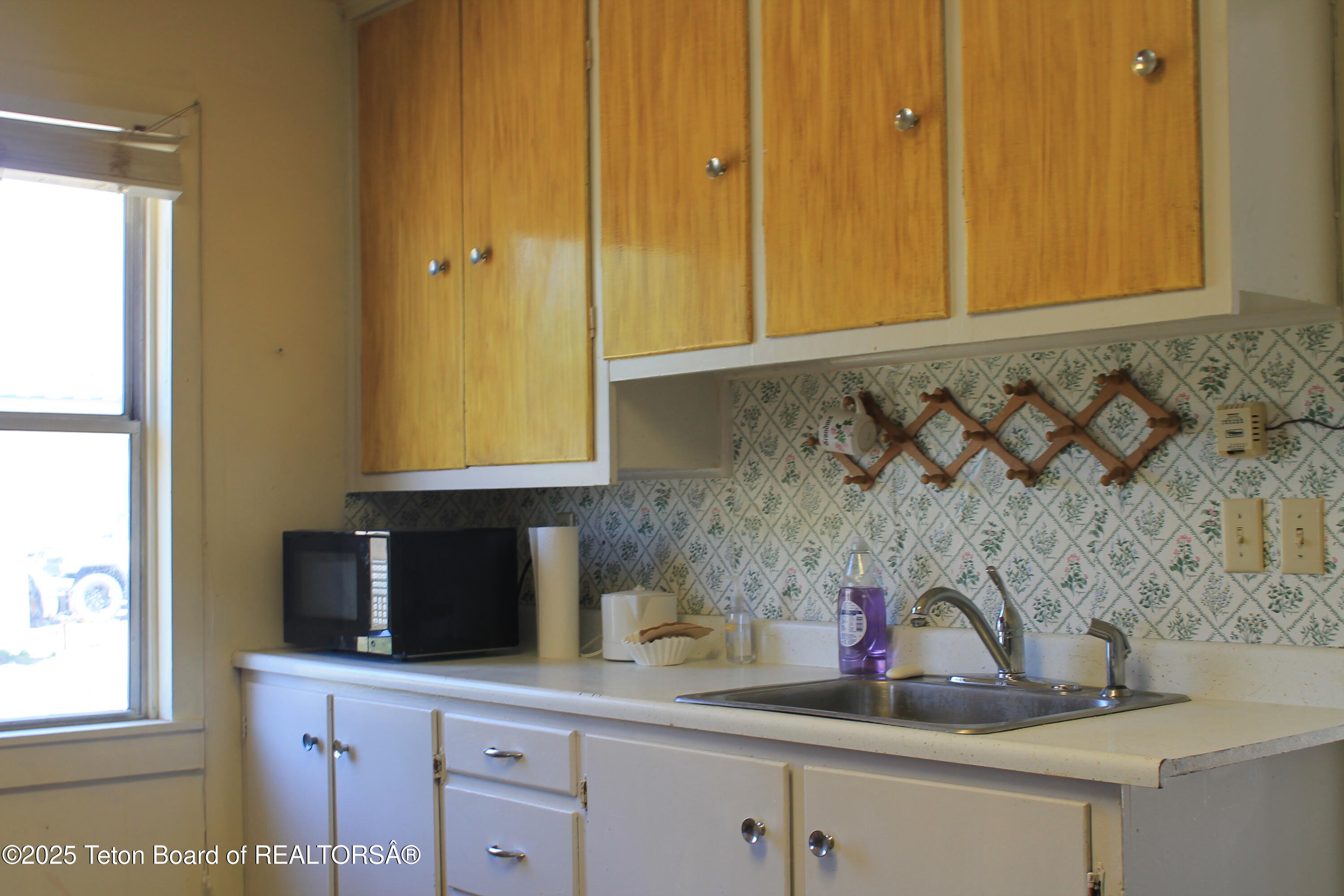 216 East Birch Creek Drive La Barge, WY 83123 - Photo 3 of 21 IMG_5248