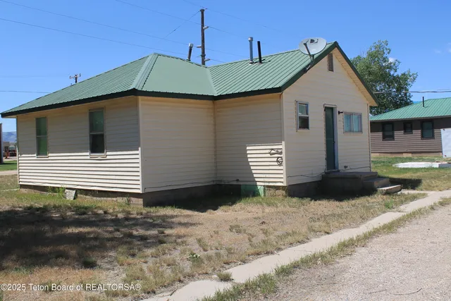 $125,000 | 216 East Birch Creek Drive, La Barge, WY 83123