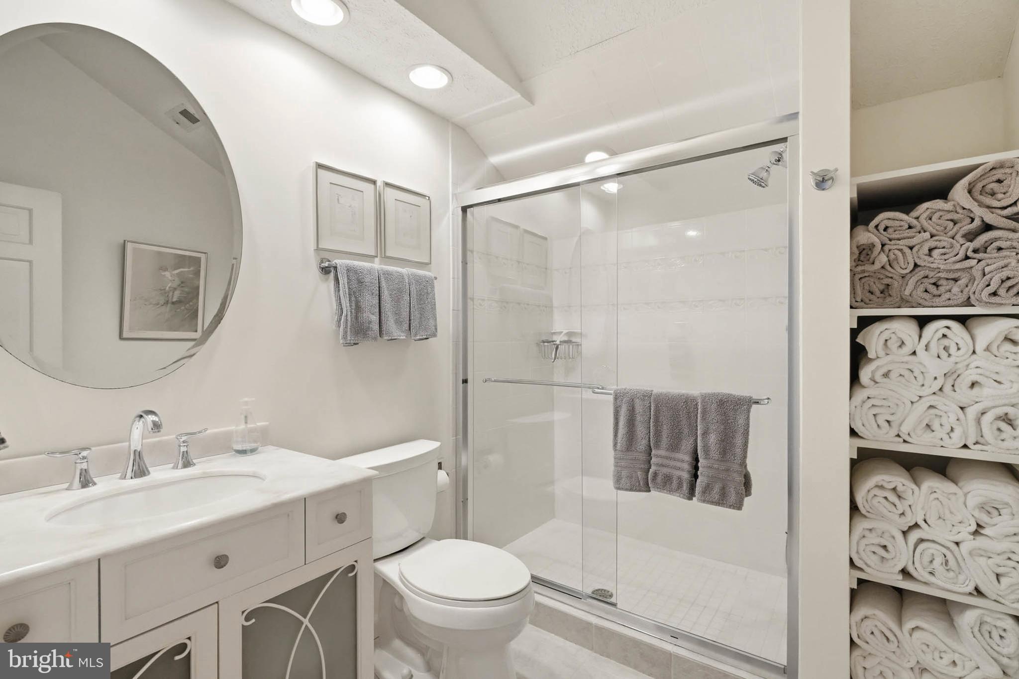 3689 1st Avenue Edgewater, MD 21037 - Photo 28 of 55 Full bath