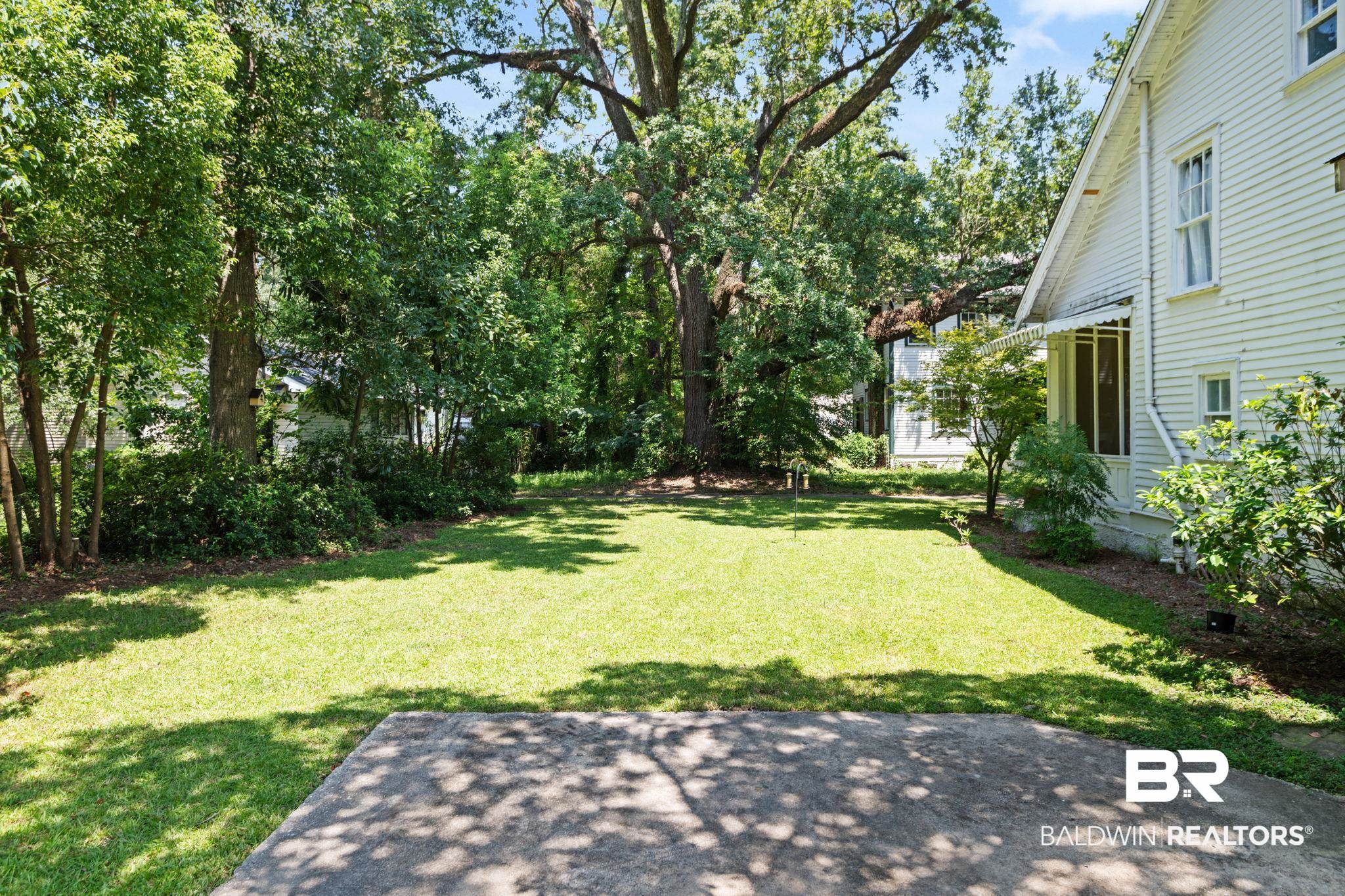 324 4th Street Mobile, AL 36611 - Photo 7 of 28 View of yard