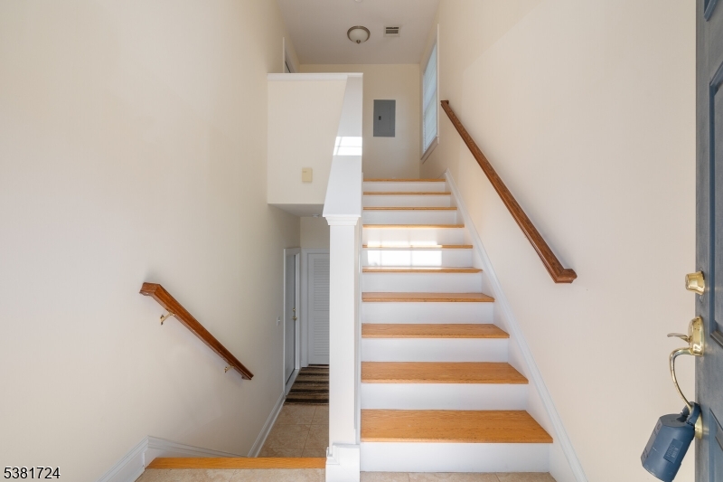 737 Jerusalem Road, Unit 2 Scotch Plains, NJ 07076 - Photo 6 of 32 a view of entryway