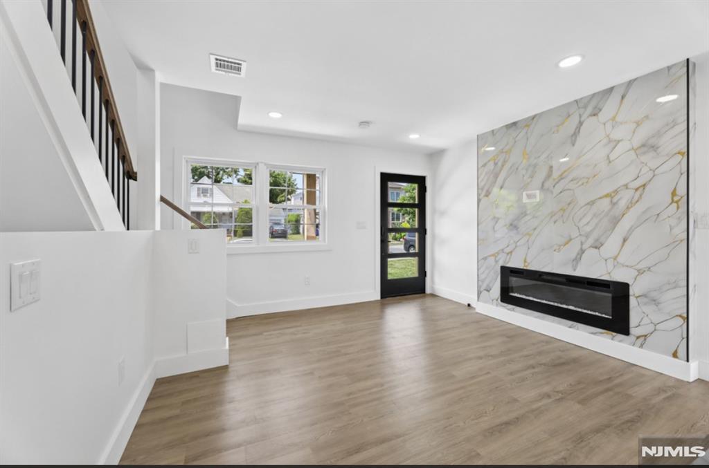 8 Annette Terrace Lodi, NJ 07644 - Photo 5 of 20