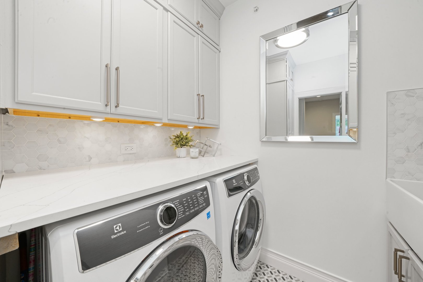 329 South Delphia Avenue Park Ridge, IL 60068 - Photo 23 of 25 a utility room with dryer and washer