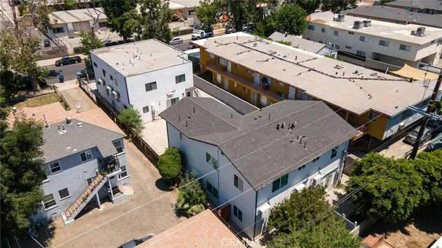 $3,200 | 14732 Gilmore Street, Unit 3, Van Nuys, CA 91411