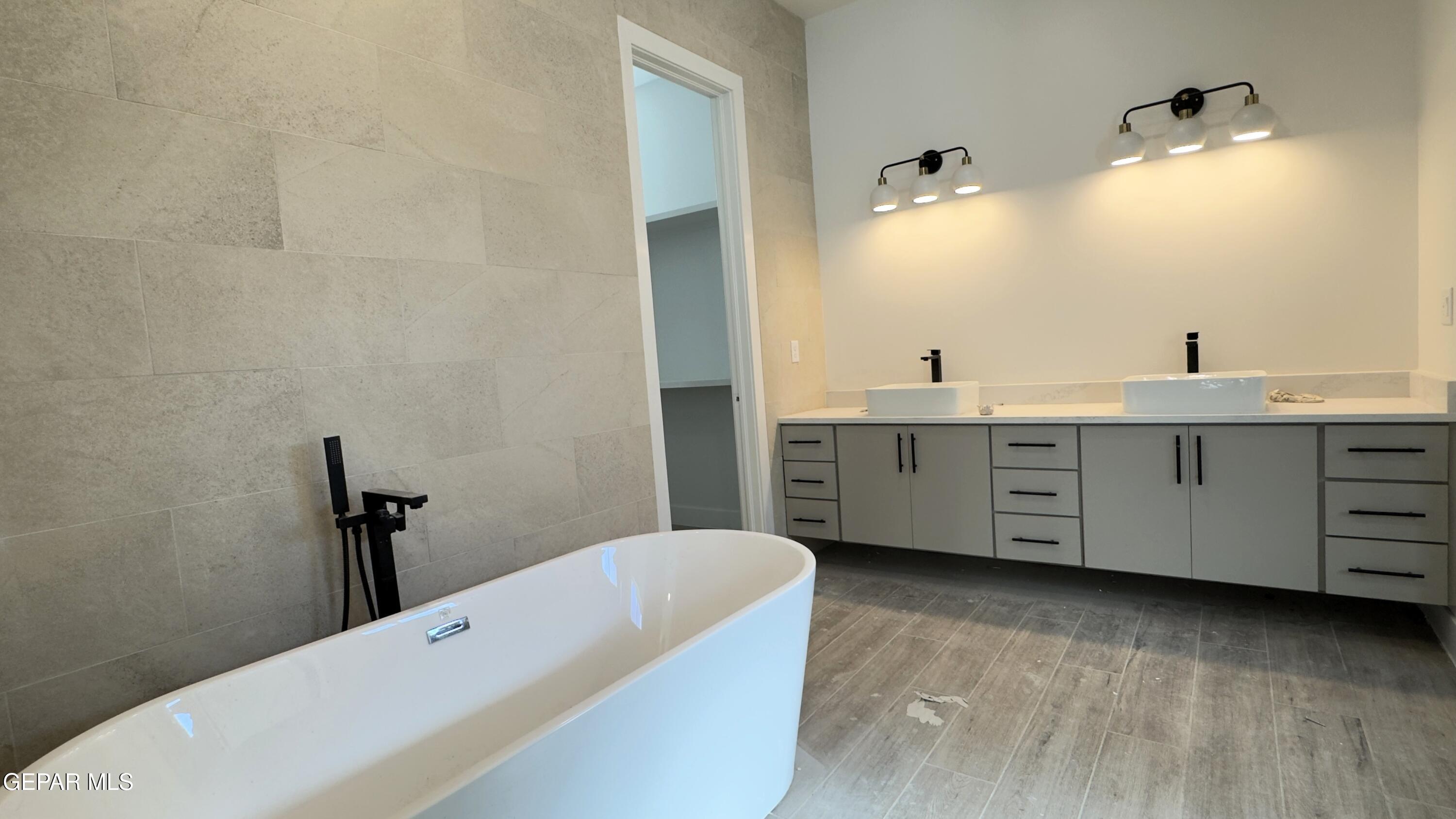 5656 Rio Bonito Circle El Paso, TX 79932 - Photo 16 of 36 a bathroom with a tub sink and mirror