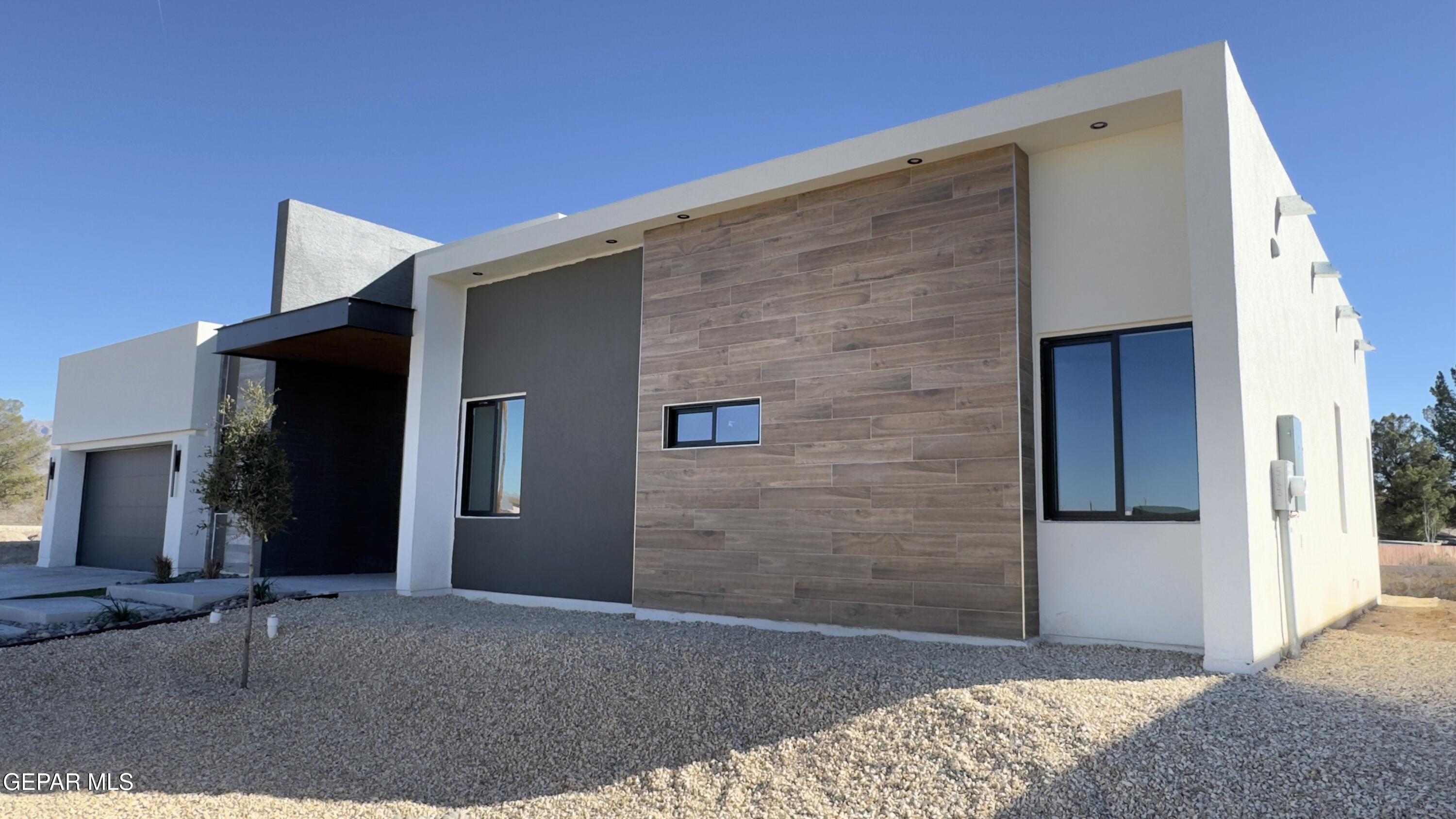 5656 Rio Bonito Circle El Paso, TX 79932 - Photo 35 of 36 a view of entryway