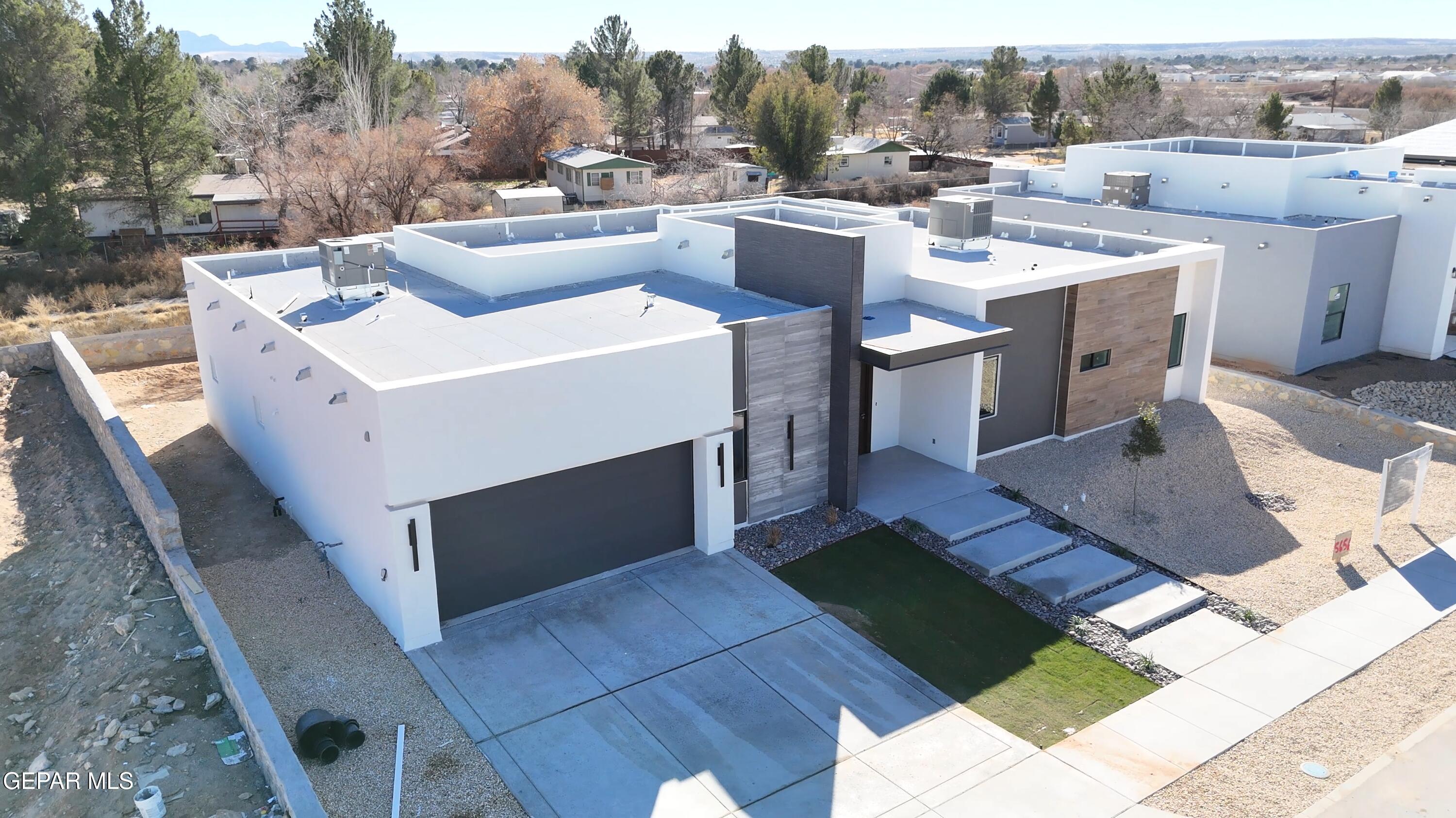 5656 Rio Bonito Circle El Paso, TX 79932 - Photo 4 of 36 a view of a patio with table and chairs