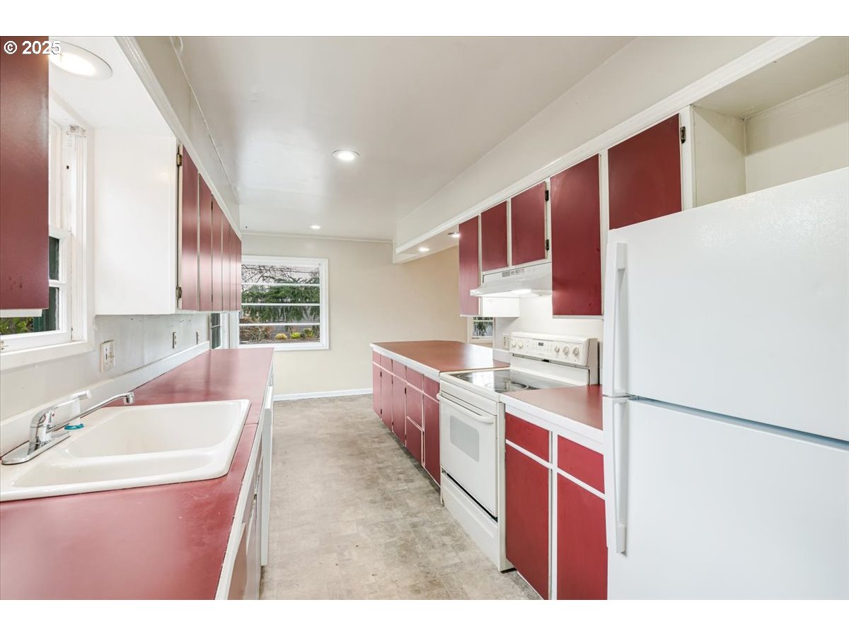 12535 Southwest Boones Ferry Road Lake Oswego, OR 97035 - Photo 14 of 37 Gallery Image 14