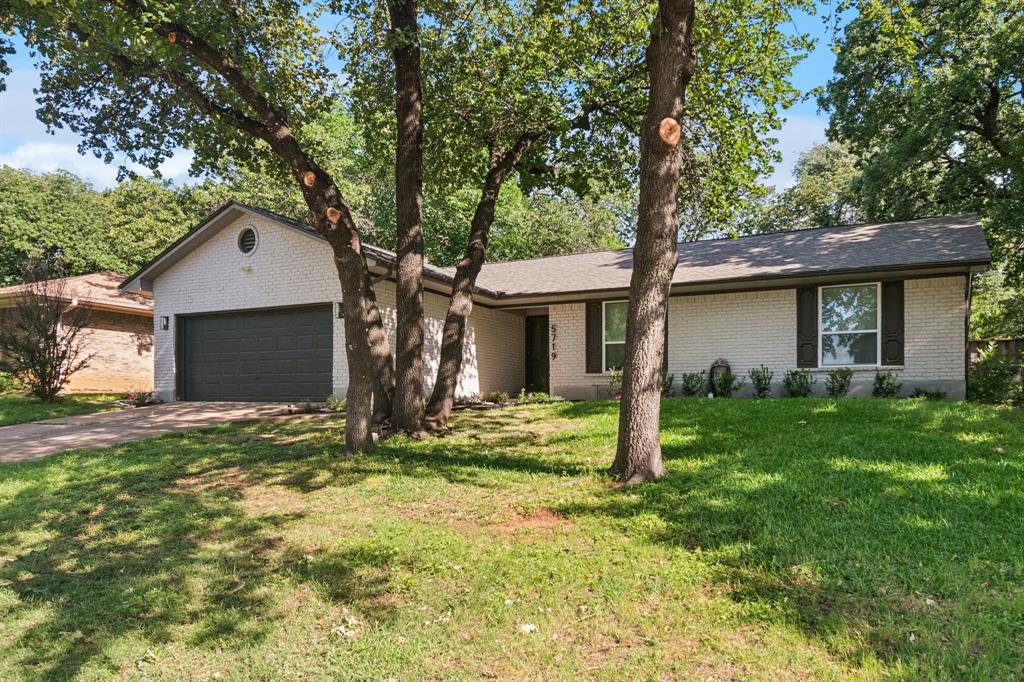 5719 Valley Ridge Court Arlington, TX 76017 - Photo 2 of 28